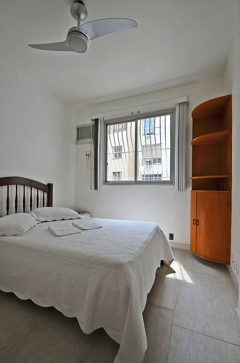 Silencioso apartamento de temporada de 2 Quartos em Copacaba